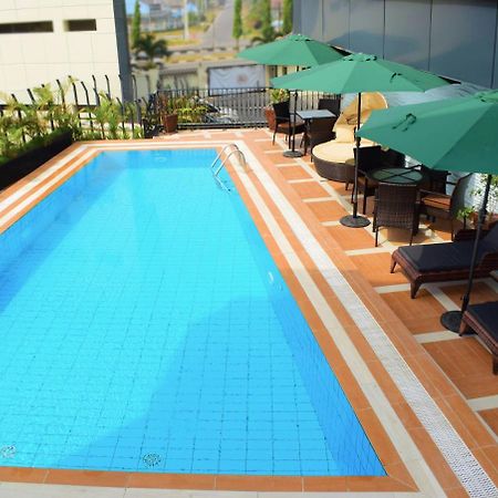 Monty Suites & Golf Уйо Екстериор снимка