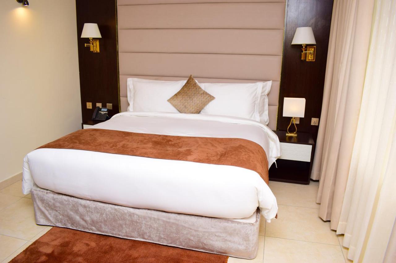 Monty Suites & Golf Уйо Екстериор снимка