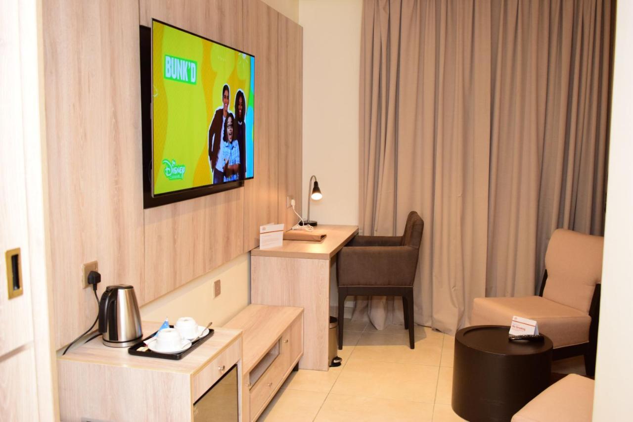 Monty Suites & Golf Уйо Екстериор снимка