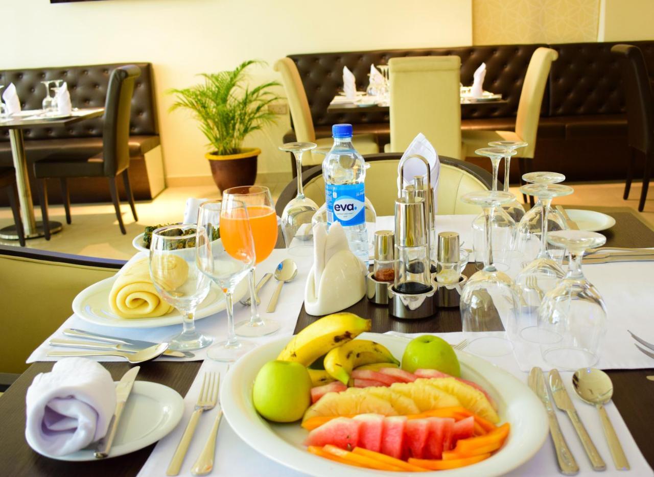 Monty Suites & Golf Уйо Екстериор снимка