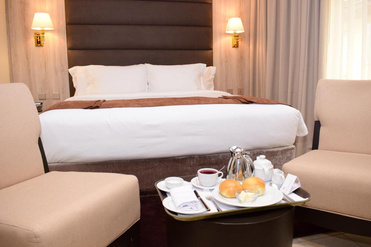 Monty Suites & Golf Уйо Екстериор снимка